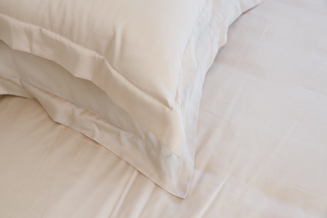 Ethical Bedding White silk pillowcase and sheet set